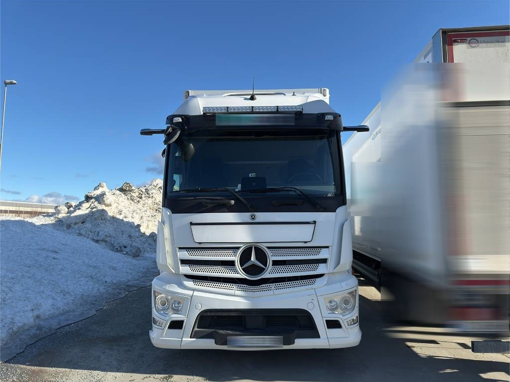 Mercedes-Benz Actros 1833 - شاحنة مقفلة: صورة 3 Mercedes-Benz Actros 1833 - شاحنة مقفلة: صورة 3