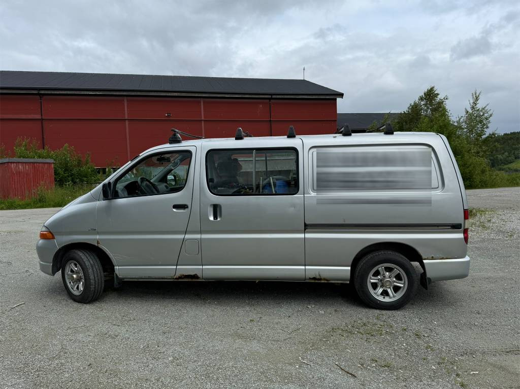 Toyota Hiace 4x4 - فان: صورة 2 Toyota Hiace 4x4 - فان: صورة 2