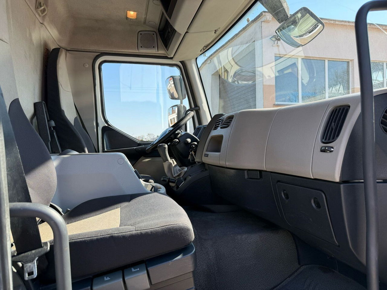 شاحنة هيكل كابينة Renault Midlum 220: صورة 10