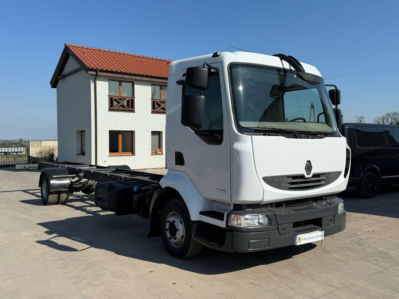 Renault Midlum 220 - شاحنة هيكل كابينة: صورة 1 Renault Midlum 220 - شاحنة هيكل كابينة: صورة 1