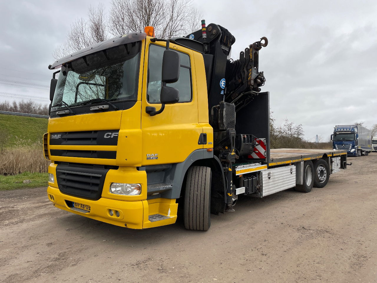DAF 85.410 Met Effer 470 6s laadkraan ladekran loadercrane crane palfinger hiab fassi - شاحنة كرين: صورة 1 DAF 85.410 Met Effer 470 6s laadkraan ladekran loadercrane crane palfinger hiab fassi - شاحنة كرين: صورة 1