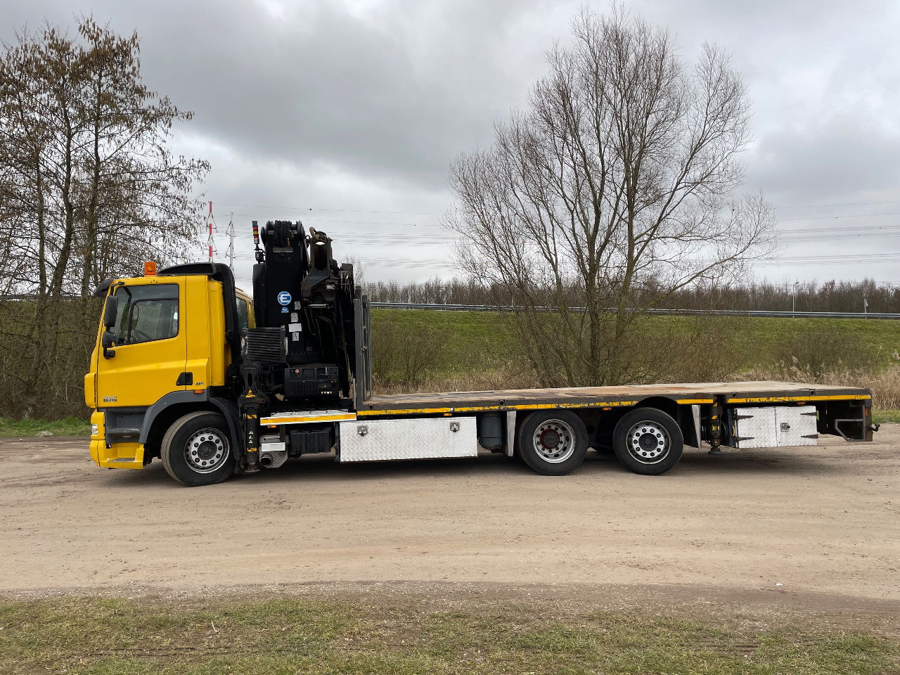 DAF 85.410 Met Effer 470 6s laadkraan ladekran loadercrane crane palfinger hiab fassi - شاحنة كرين: صورة 2 DAF 85.410 Met Effer 470 6s laadkraan ladekran loadercrane crane palfinger hiab fassi - شاحنة كرين: صورة 2