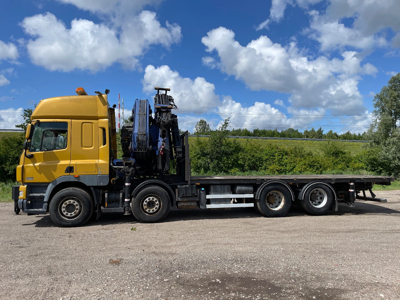 DAF CF 85.410 PM 80 crane laadkraan met jib en frontstempels - شاحنة كرين: صورة 4 DAF CF 85.410 PM 80 crane laadkraan met jib en frontstempels - شاحنة كرين: صورة 4