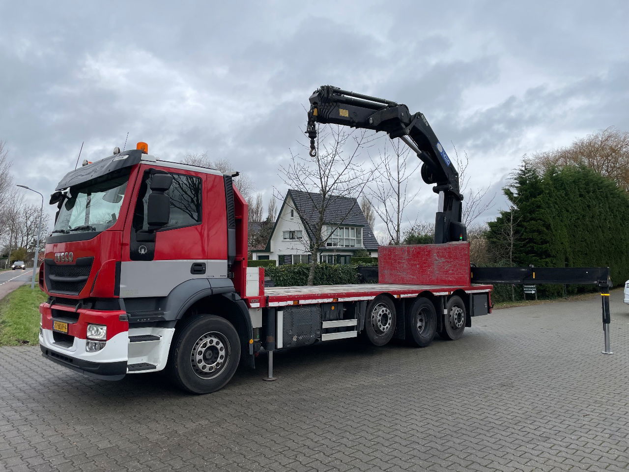 Iveco Stralis 360 with HMF 4020 K5 crane - شاحنة كرين: صورة 1 Iveco Stralis 360 with HMF 4020 K5 crane - شاحنة كرين: صورة 1