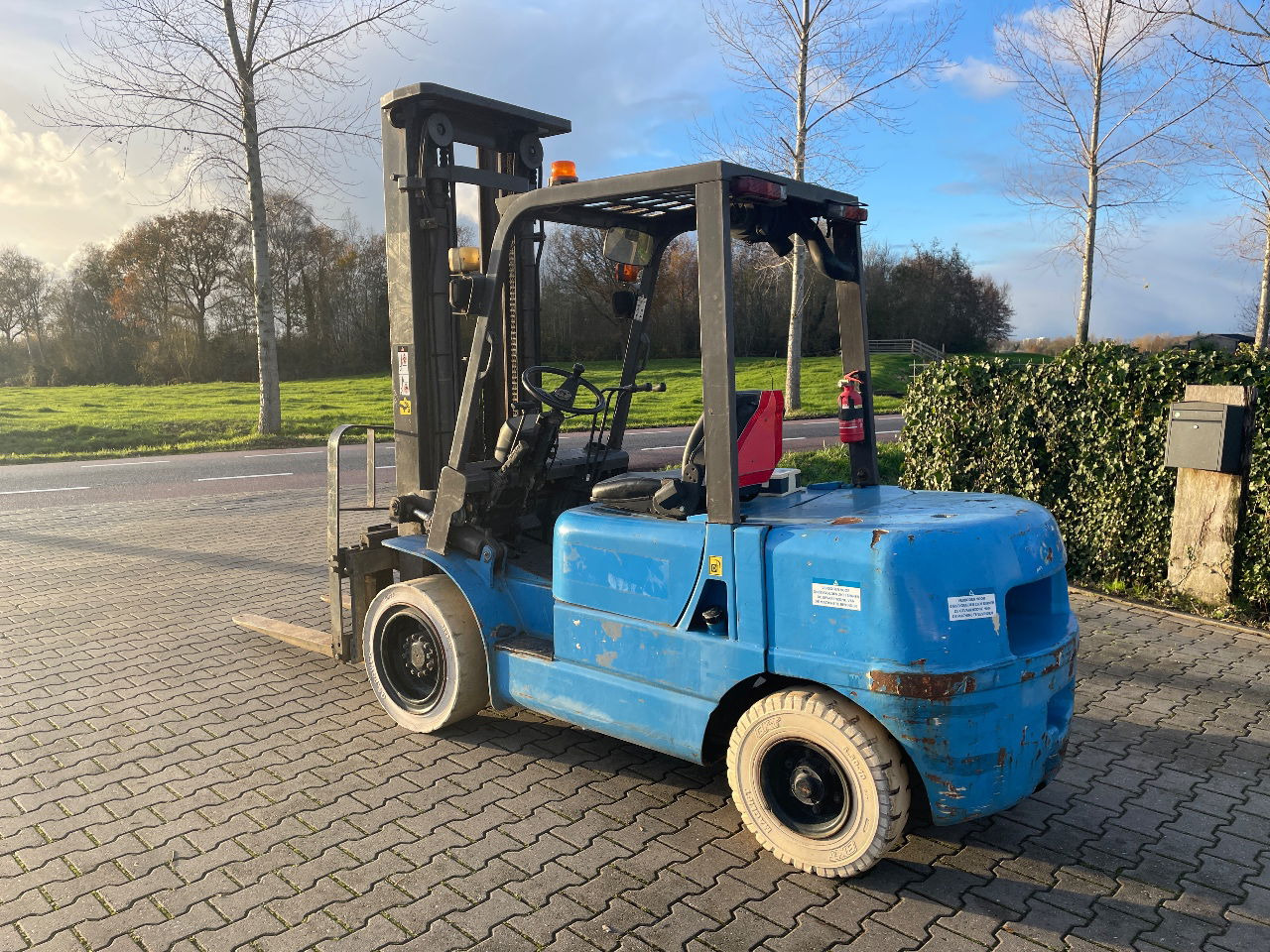 Nissan 3.5 tons diesel heftruck triplo 5.50m Hefhoogte 2000 uur - رافعة شوكية: صورة 2 Nissan 3.5 tons diesel heftruck triplo 5.50m Hefhoogte 2000 uur - رافعة شوكية: صورة 2