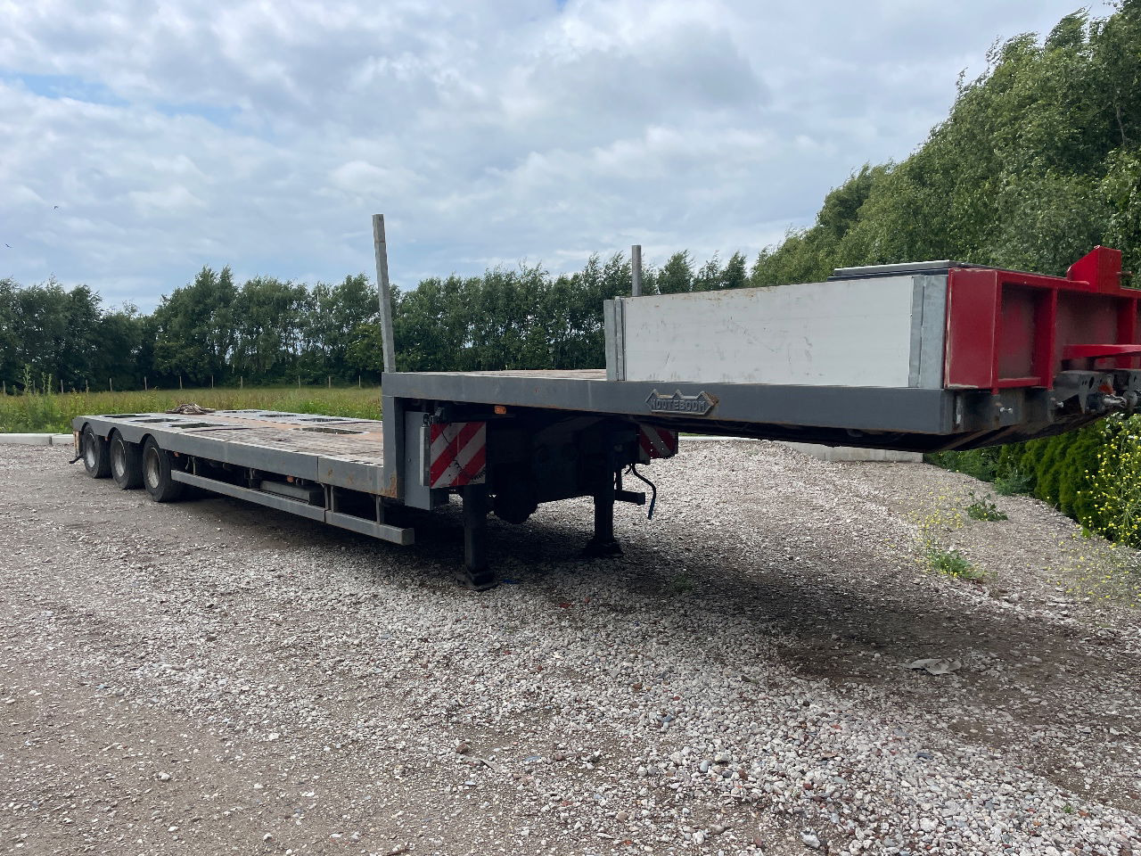 Nooteboom Mco-48-03 V uitschuifbaar hydrolisch gestuurd semi dieplader - عربة منخفضة مسطحة نصف مقطورة: صورة 1 Nooteboom Mco-48-03 V uitschuifbaar hydrolisch gestuurd semi dieplader - عربة منخفضة مسطحة نصف مقطورة: صورة 1