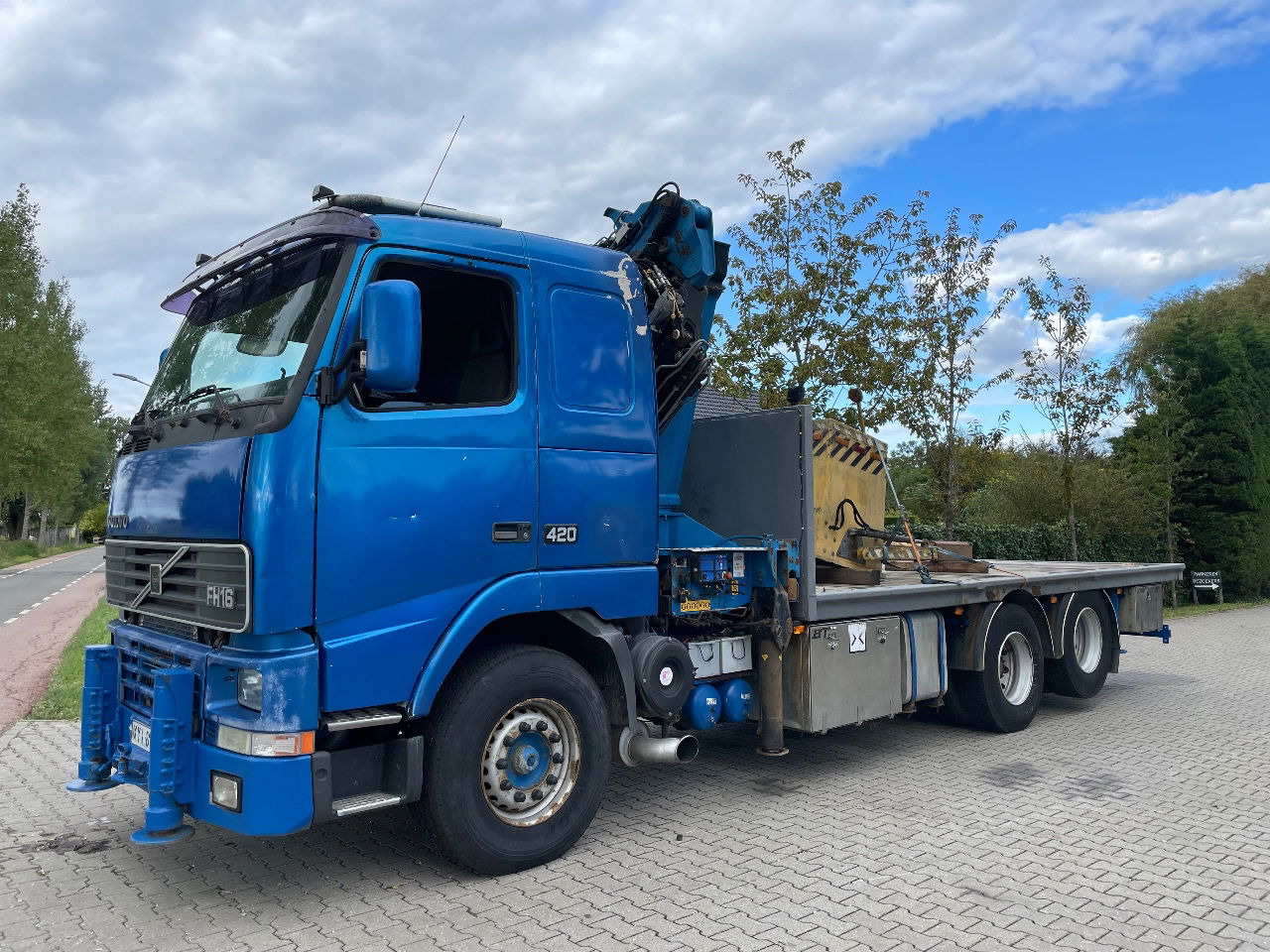 Volvo FH 16 FH16 420 with HMF 2820 crane with jib and front stamps Very Good Condition - شاحنة كرين: صورة 1 Volvo FH 16 FH16 420 with HMF 2820 crane with jib and front stamps Very Good Condition - شاحنة كرين: صورة 1