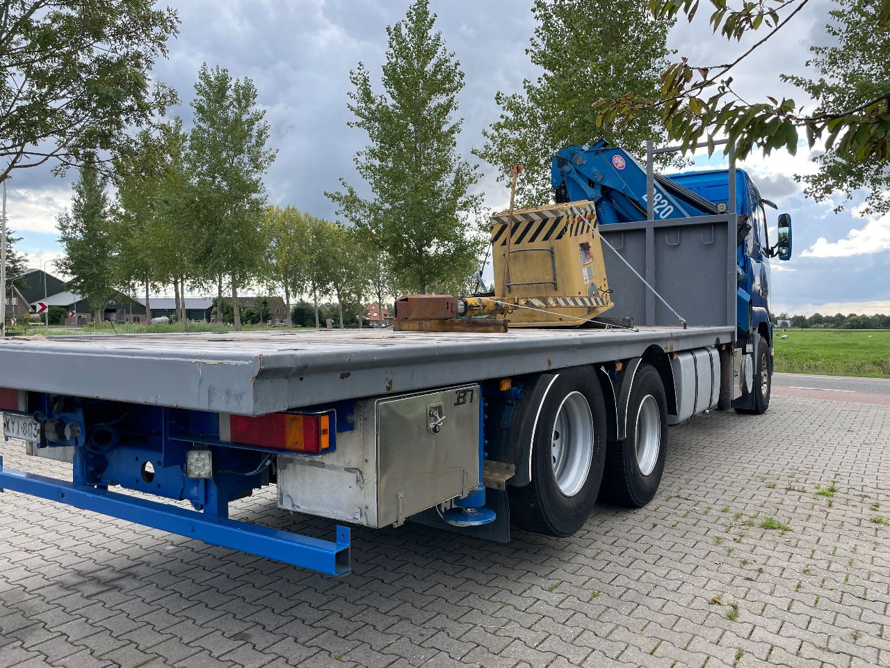 Volvo FH 16 FH16 420 with HMF 2820 crane with jib and front stamps Very Good Condition - شاحنة كرين: صورة 5 Volvo FH 16 FH16 420 with HMF 2820 crane with jib and front stamps Very Good Condition - شاحنة كرين: صورة 5