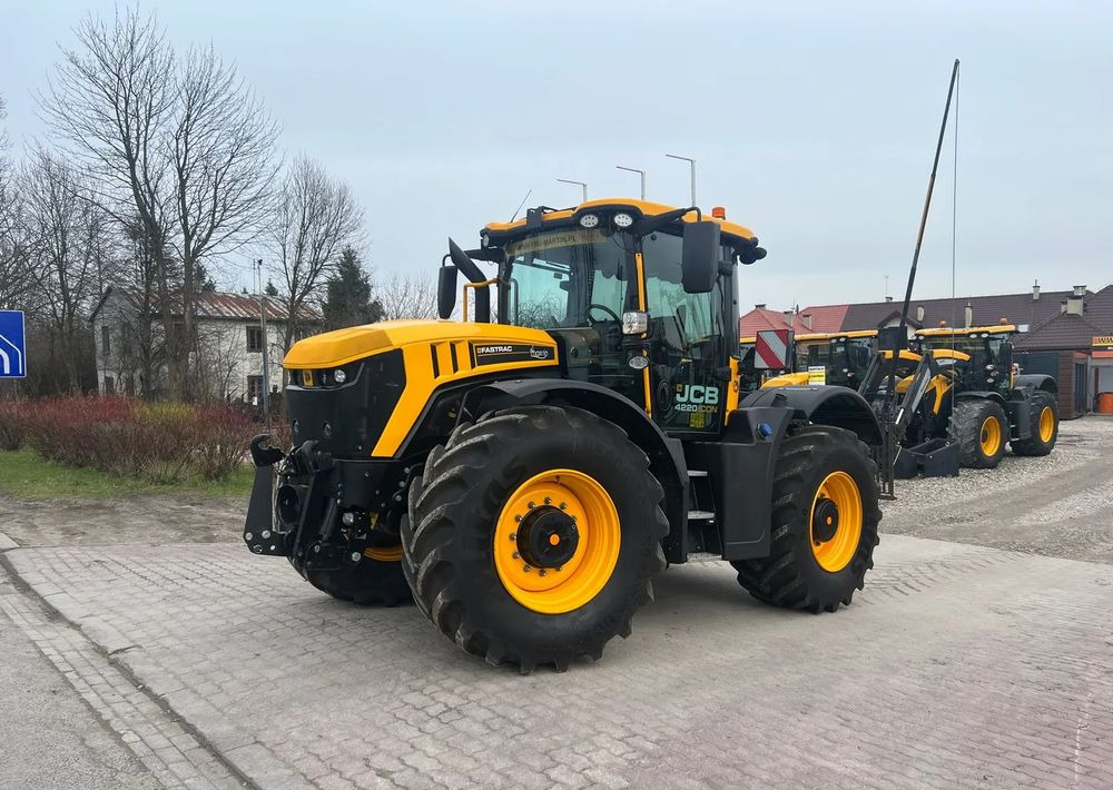 JCB Fastrac 4220 ICON | DEMO |220 KM |2022 ROK - جرار: صورة 1 JCB Fastrac 4220 ICON | DEMO |220 KM |2022 ROK - جرار: صورة 1