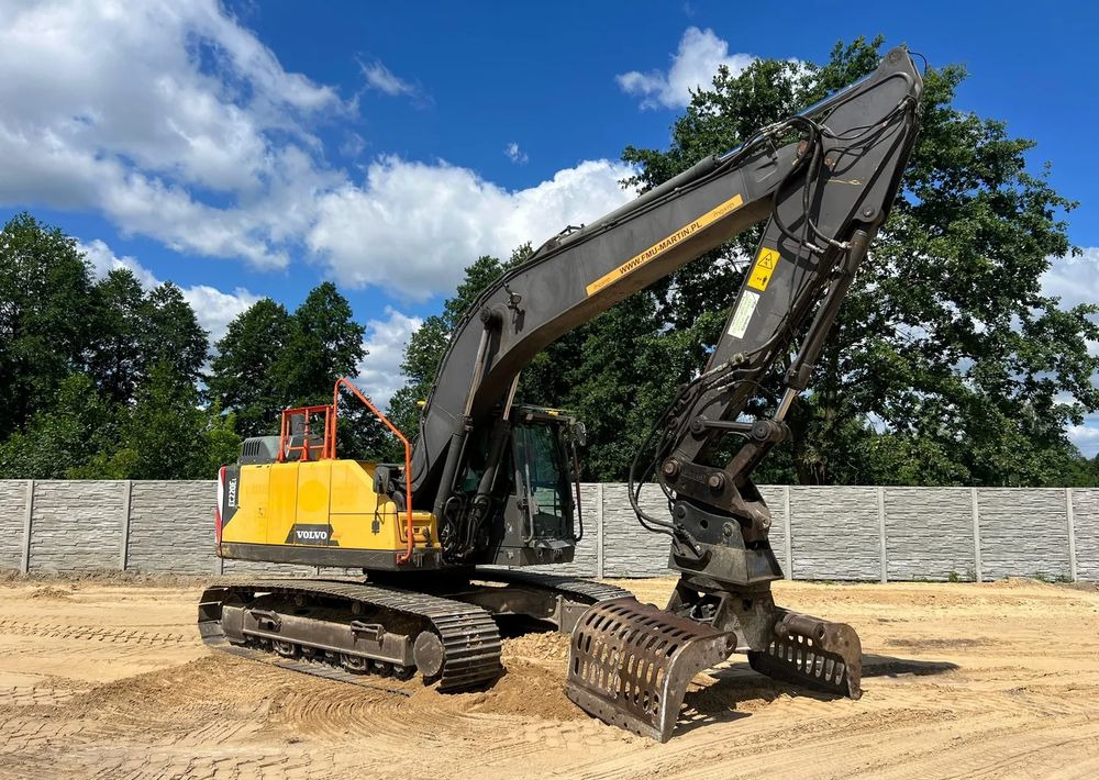 Volvo EC220 DL - حفار زحاف: صورة 1 Volvo EC220 DL - حفار زحاف: صورة 1