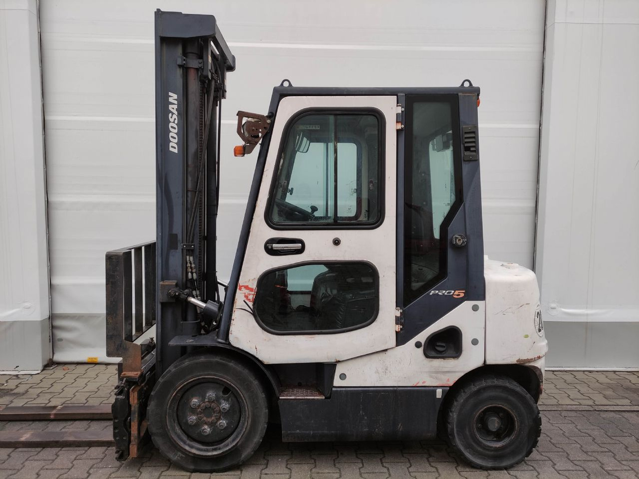 Doosan D25S-5 - رافعة شوكية ديزل: صورة 1 Doosan D25S-5 - رافعة شوكية ديزل: صورة 1