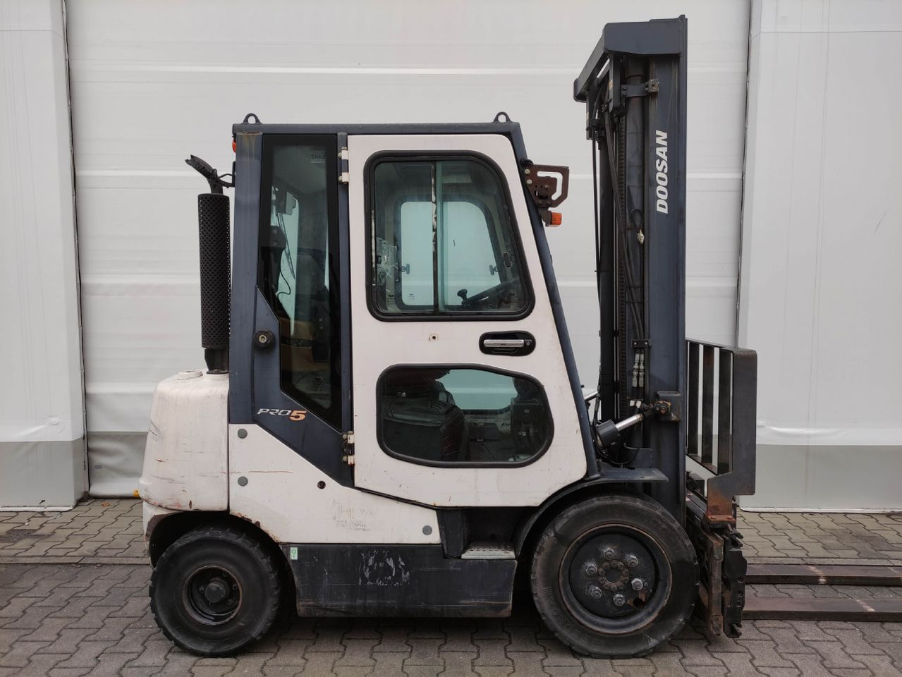 Doosan D25S-5 - رافعة شوكية ديزل: صورة 2 Doosan D25S-5 - رافعة شوكية ديزل: صورة 2
