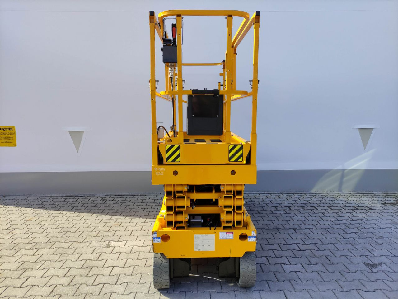 Haulotte Compact 10N - رافعة هيدروليكية مقصية: صورة 3 Haulotte Compact 10N - رافعة هيدروليكية مقصية: صورة 3