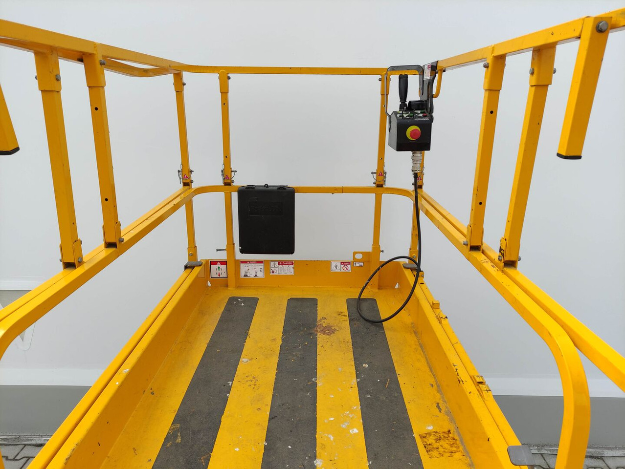 Haulotte Compact14 - رافعة هيدروليكية مقصية: صورة 5 Haulotte Compact14 - رافعة هيدروليكية مقصية: صورة 5