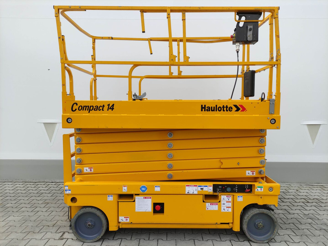 Haulotte Compact14 - رافعة هيدروليكية مقصية: صورة 2 Haulotte Compact14 - رافعة هيدروليكية مقصية: صورة 2