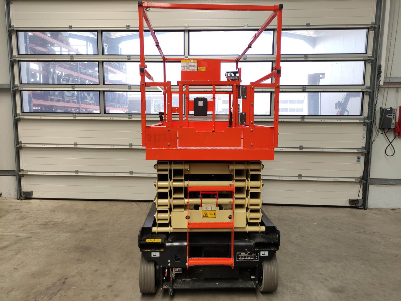 JLG R3246 - رافعة هيدروليكية مقصية: صورة 4 JLG R3246 - رافعة هيدروليكية مقصية: صورة 4