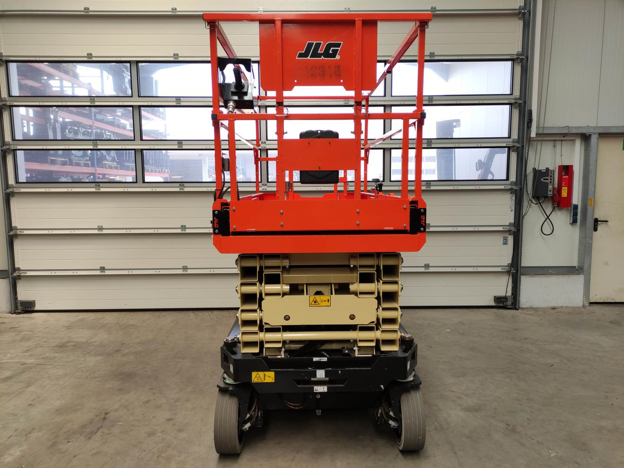 JLG R3246 - رافعة هيدروليكية مقصية: صورة 3 JLG R3246 - رافعة هيدروليكية مقصية: صورة 3