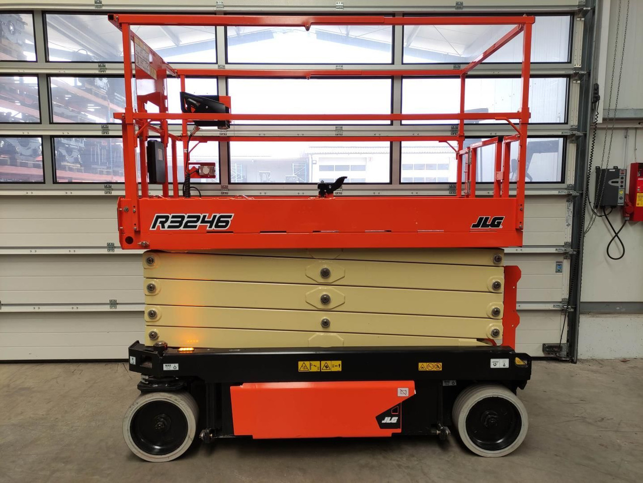 JLG R3246 - رافعة هيدروليكية مقصية: صورة 1 JLG R3246 - رافعة هيدروليكية مقصية: صورة 1