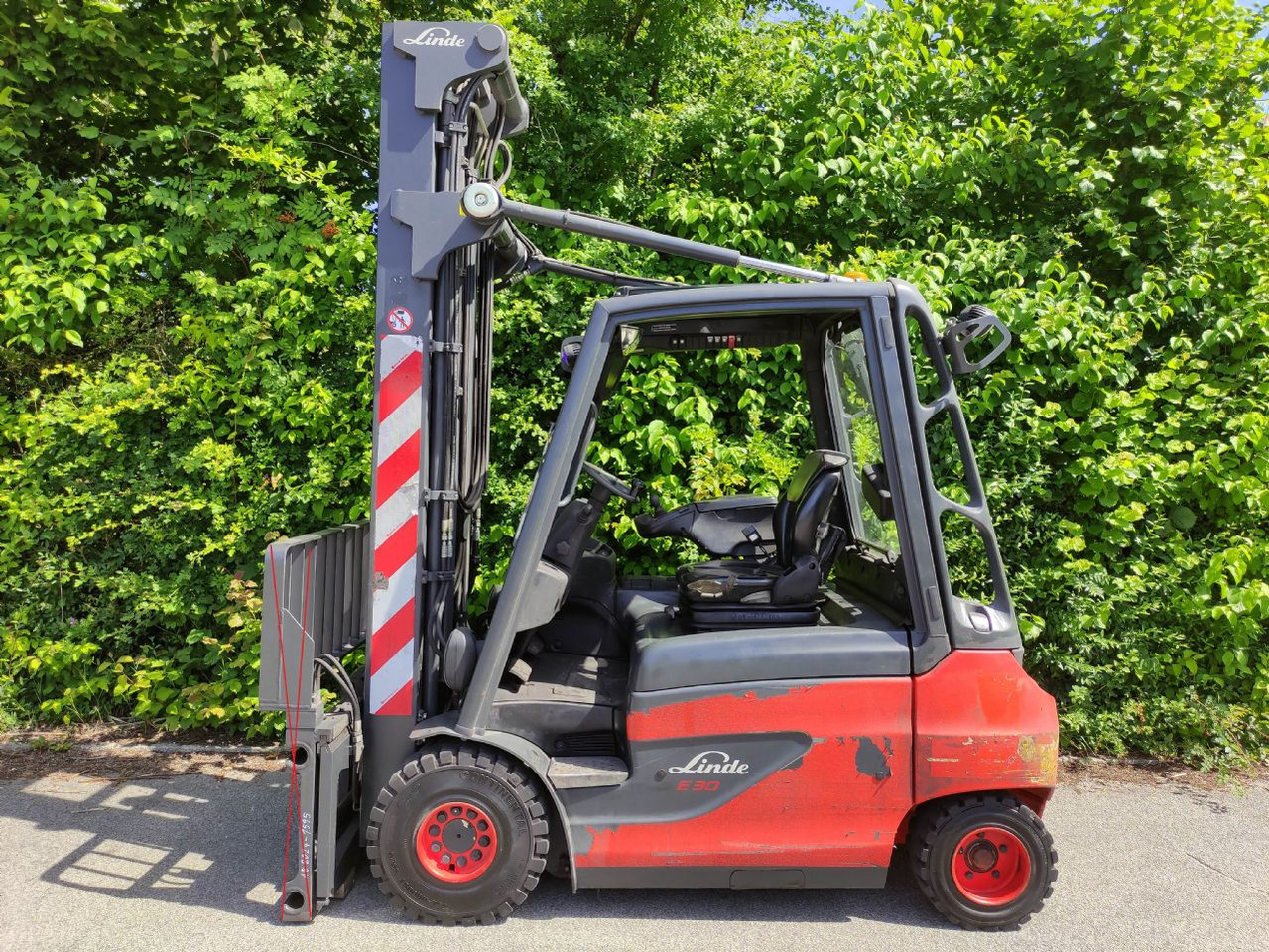 Linde E30-01-387 - رافعة شوكية كهربائية: صورة 1 Linde E30-01-387 - رافعة شوكية كهربائية: صورة 1