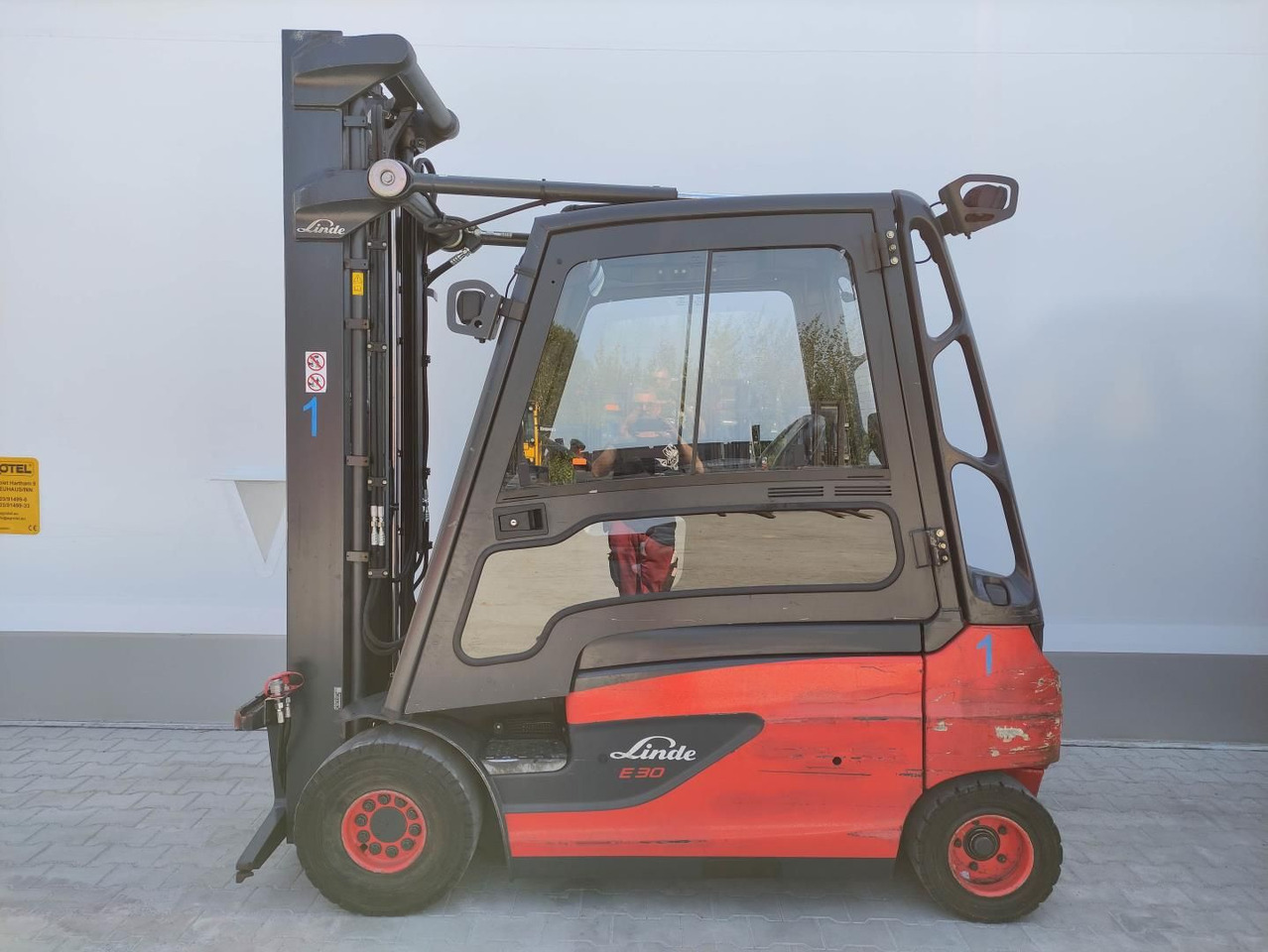 Linde E30L-01-387 - رافعة شوكية كهربائية: صورة 1 Linde E30L-01-387 - رافعة شوكية كهربائية: صورة 1