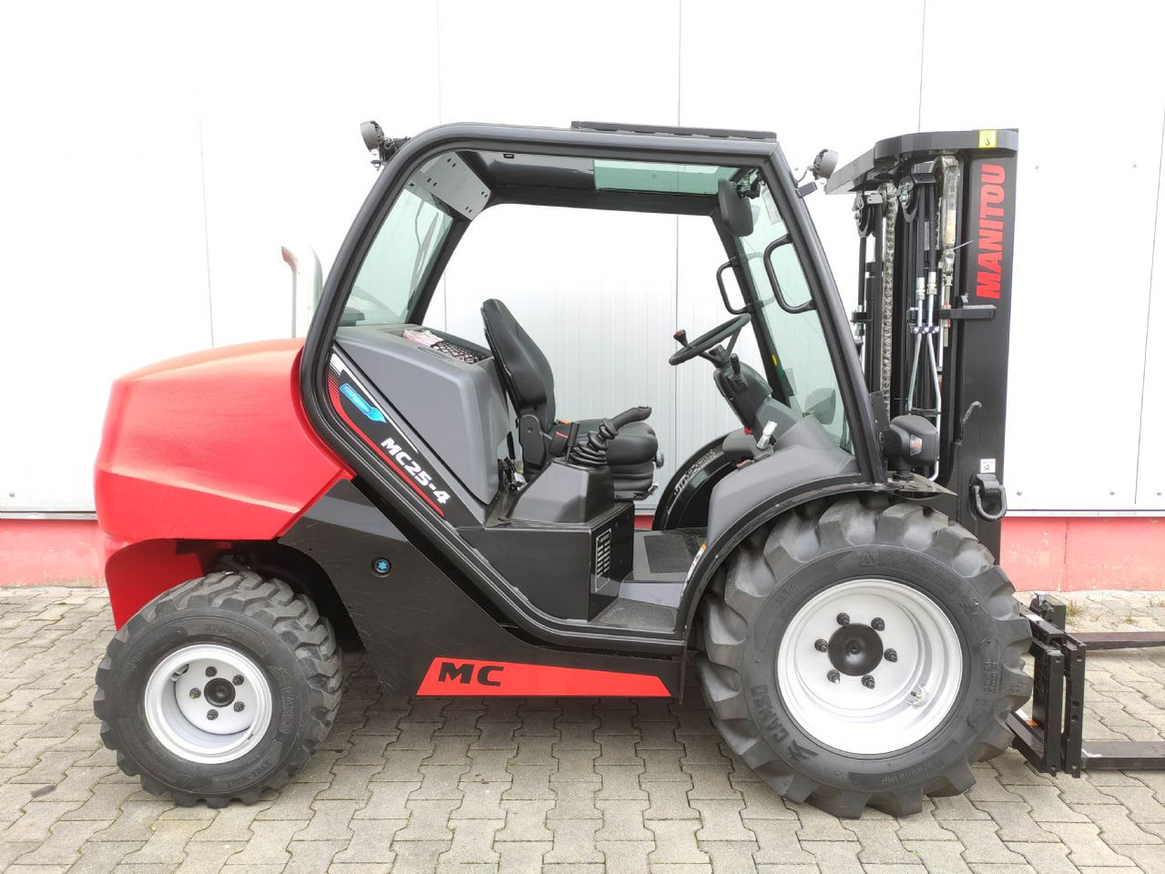 Manitou MC25-4 DK ST5 S1 (NEU) - رافعة شوكية للأرض الوعرة: صورة 2 Manitou MC25-4 DK ST5 S1 (NEU) - رافعة شوكية للأرض الوعرة: صورة 2