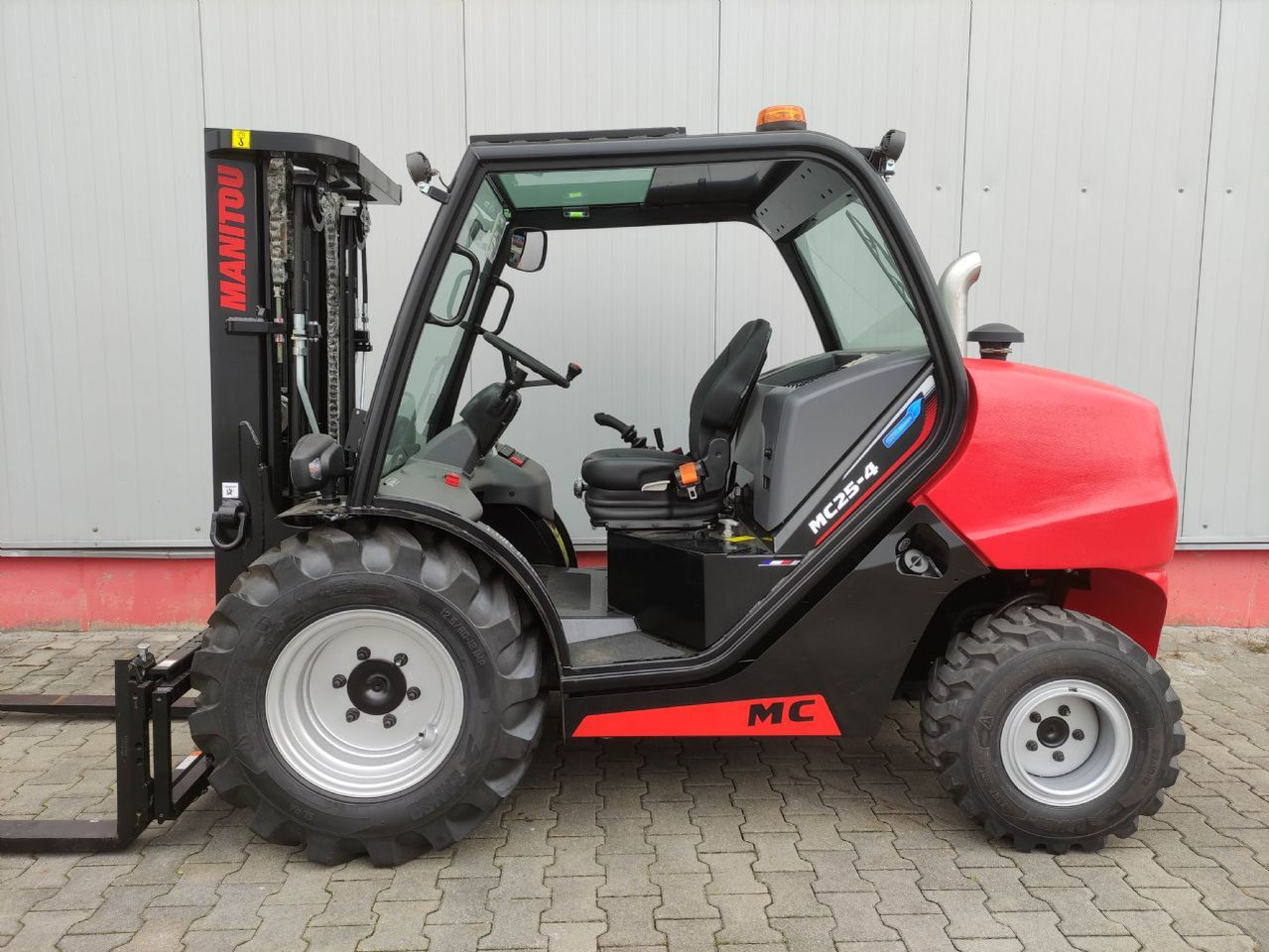 Manitou MC25-4 DK ST5 S1 (NEU) - رافعة شوكية للأرض الوعرة: صورة 1 Manitou MC25-4 DK ST5 S1 (NEU) - رافعة شوكية للأرض الوعرة: صورة 1