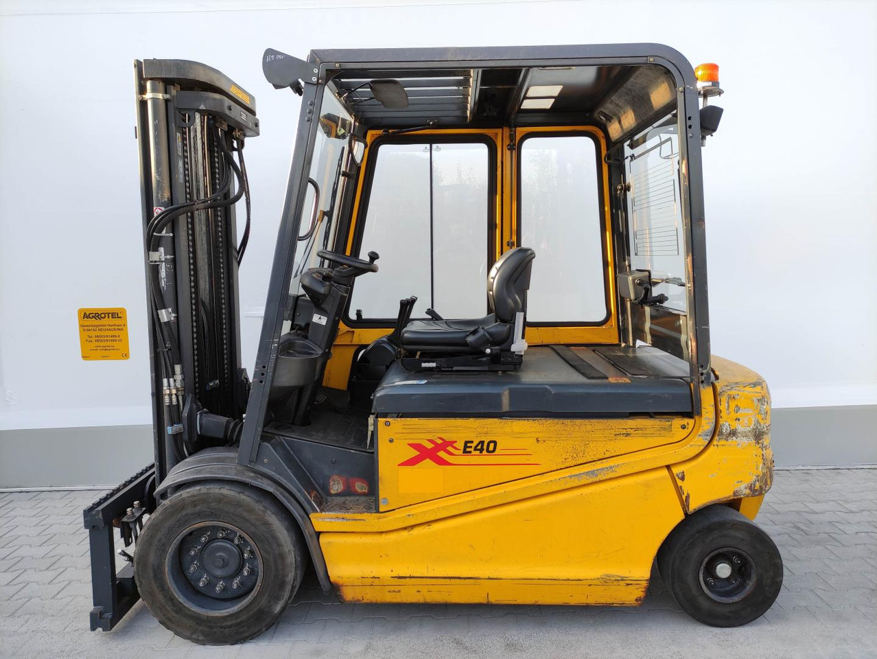 OM-Pimespo XE40 - رافعة شوكية كهربائية: صورة 1 OM-Pimespo XE40 - رافعة شوكية كهربائية: صورة 1