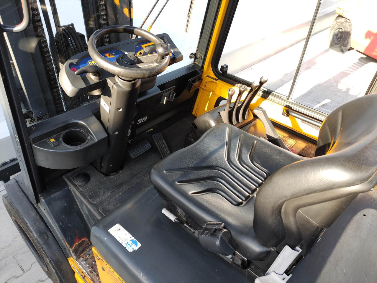 OM-Pimespo XE40 - رافعة شوكية كهربائية: صورة 5 OM-Pimespo XE40 - رافعة شوكية كهربائية: صورة 5