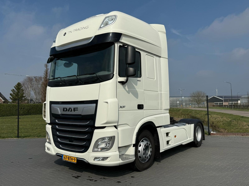 DAF XF 450 STAND KLIMA, FULL SPOILER, 2X BED, NL TRUCK. - وحدة جر: صورة 2 DAF XF 450 STAND KLIMA, FULL SPOILER, 2X BED, NL TRUCK. - وحدة جر: صورة 2