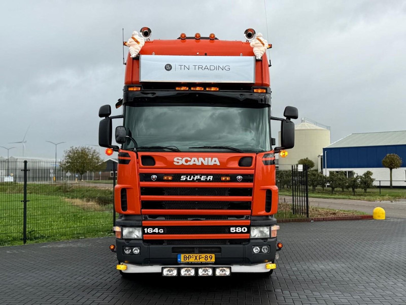 Scania R 164 GA 6X2/4 NA 580 SHOW TRUCK, GESTUURDE VOORLOPER, COMPLEET, TOP. - وحدة جر: صورة 3 Scania R 164 GA 6X2/4 NA 580 SHOW TRUCK, GESTUURDE VOORLOPER, COMPLEET, TOP. - وحدة جر: صورة 3
