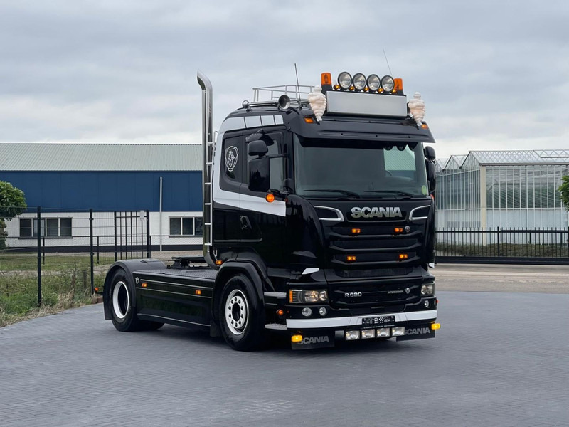 Scania R520 SHOW TRUCK, RETARDER, LEATHER SEATS, MANUEL! - وحدة جر: صورة 1 Scania R520 SHOW TRUCK, RETARDER, LEATHER SEATS, MANUEL! - وحدة جر: صورة 1