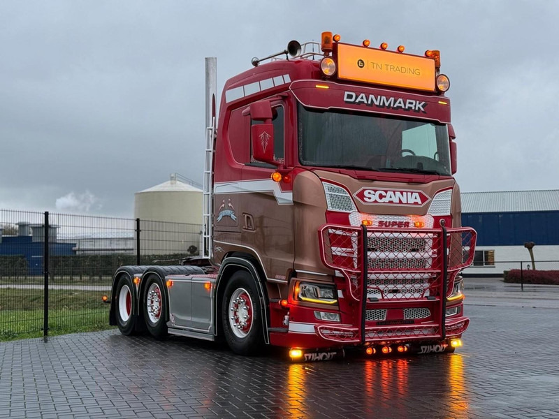 Scania S500 SHOW, FULL AIR, LEATHER, TOP CONDITIE, STEERING PUSHER. - وحدة جر: صورة 1 Scania S500 SHOW, FULL AIR, LEATHER, TOP CONDITIE, STEERING PUSHER. - وحدة جر: صورة 1