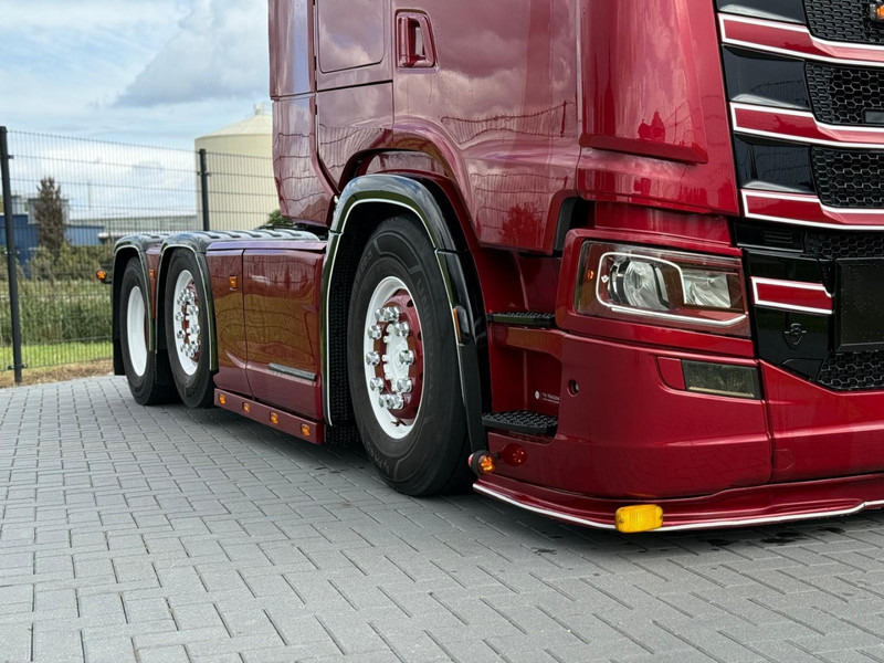 Scania S580 V8 NGS SHOWTRUCK, VOLLUCHT, RETARDER, LEER, GESTUURD. - وحدة جر: صورة 3 Scania S580 V8 NGS SHOWTRUCK, VOLLUCHT, RETARDER, LEER, GESTUURD. - وحدة جر: صورة 3