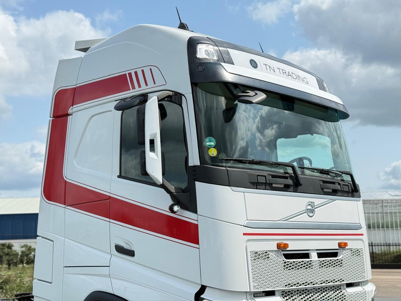Volvo FH 13.540XL KB VIN, I-PARK COOL, STEEL/AIR, 2 TANKS, FULL SPOILER. - وحدة جر: صورة 3 Volvo FH 13.540XL KB VIN, I-PARK COOL, STEEL/AIR, 2 TANKS, FULL SPOILER. - وحدة جر: صورة 3