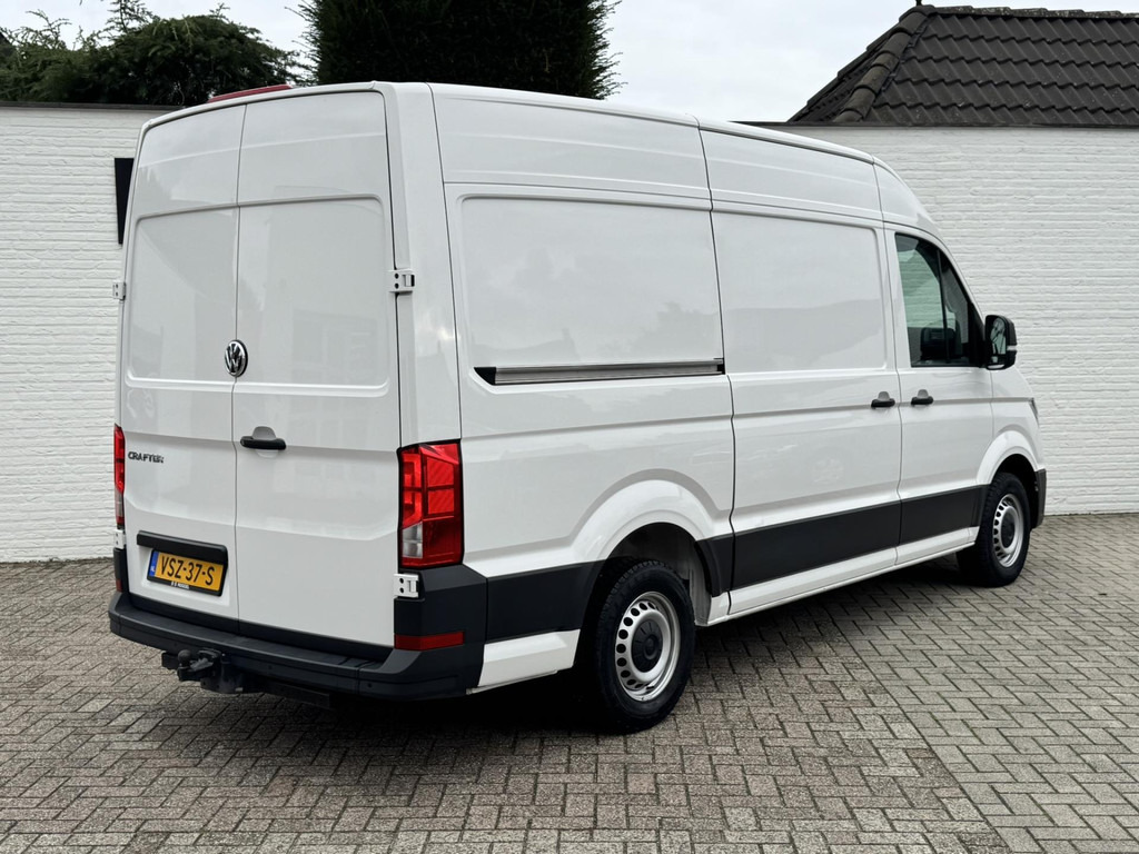 Volkswagen Crafter-30 2.0 TDI L3H3 Highline Carplay DAB Cruise Verwarmde voorruit Trekhaak Lat om Lat - فان: صورة 2 Volkswagen Crafter-30 2.0 TDI L3H3 Highline Carplay DAB Cruise Verwarmde voorruit Trekhaak Lat om Lat - فان: صورة 2