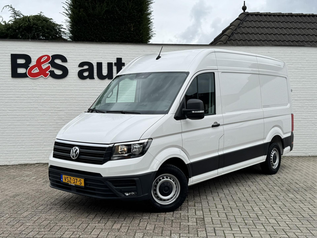 Volkswagen Crafter-30 2.0 TDI L3H3 Highline Carplay DAB Cruise Verwarmde voorruit Trekhaak Lat om Lat - فان: صورة 1 Volkswagen Crafter-30 2.0 TDI L3H3 Highline Carplay DAB Cruise Verwarmde voorruit Trekhaak Lat om Lat - فان: صورة 1
