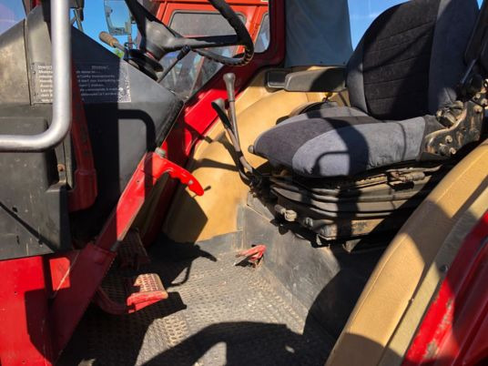 International 745 XL Tracteur à 15 000 € - جرار: صورة 4 International 745 XL Tracteur à 15 000 € - جرار: صورة 4