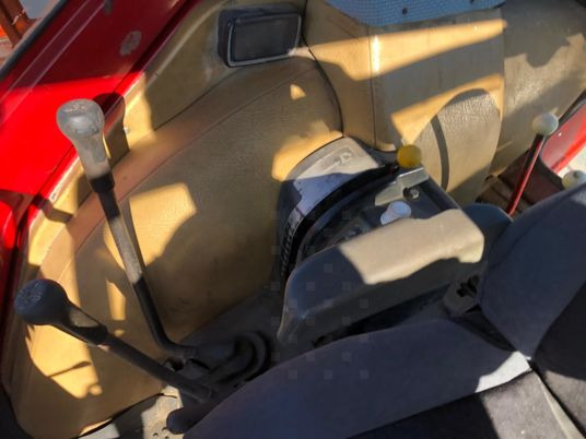 International 745 XL Tracteur à 15 000 € - جرار: صورة 3 International 745 XL Tracteur à 15 000 € - جرار: صورة 3
