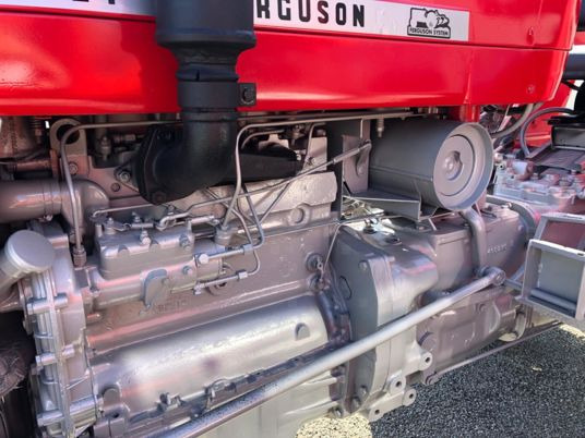 Massey Ferguson 155 arceau à 12 500 € sans tva - جرار: صورة 5 Massey Ferguson 155 arceau à 12 500 € sans tva - جرار: صورة 5