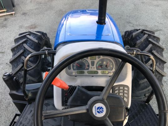 New Holland TL100A tracteur - جرار: صورة 2 New Holland TL100A tracteur - جرار: صورة 2