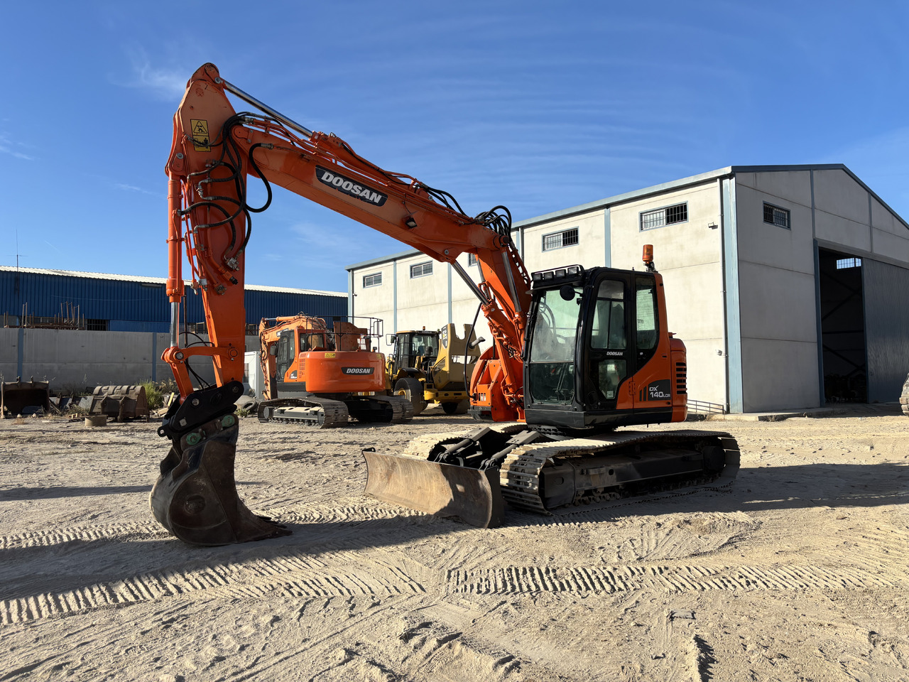 DOOSAN DX140-3 - حفار زحاف: صورة 1 DOOSAN DX140-3 - حفار زحاف: صورة 1