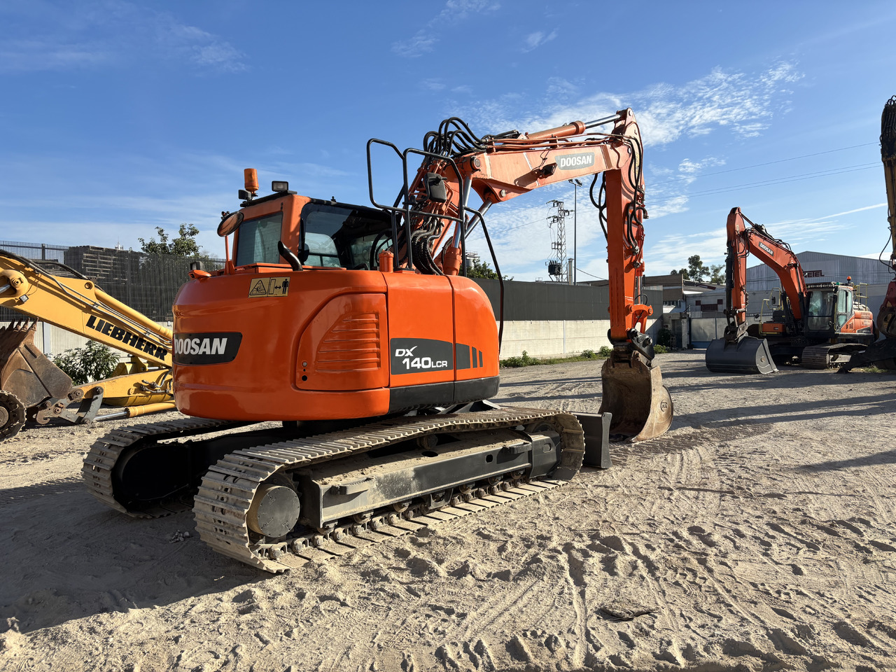 DOOSAN DX140-3 - حفار زحاف: صورة 5 DOOSAN DX140-3 - حفار زحاف: صورة 5