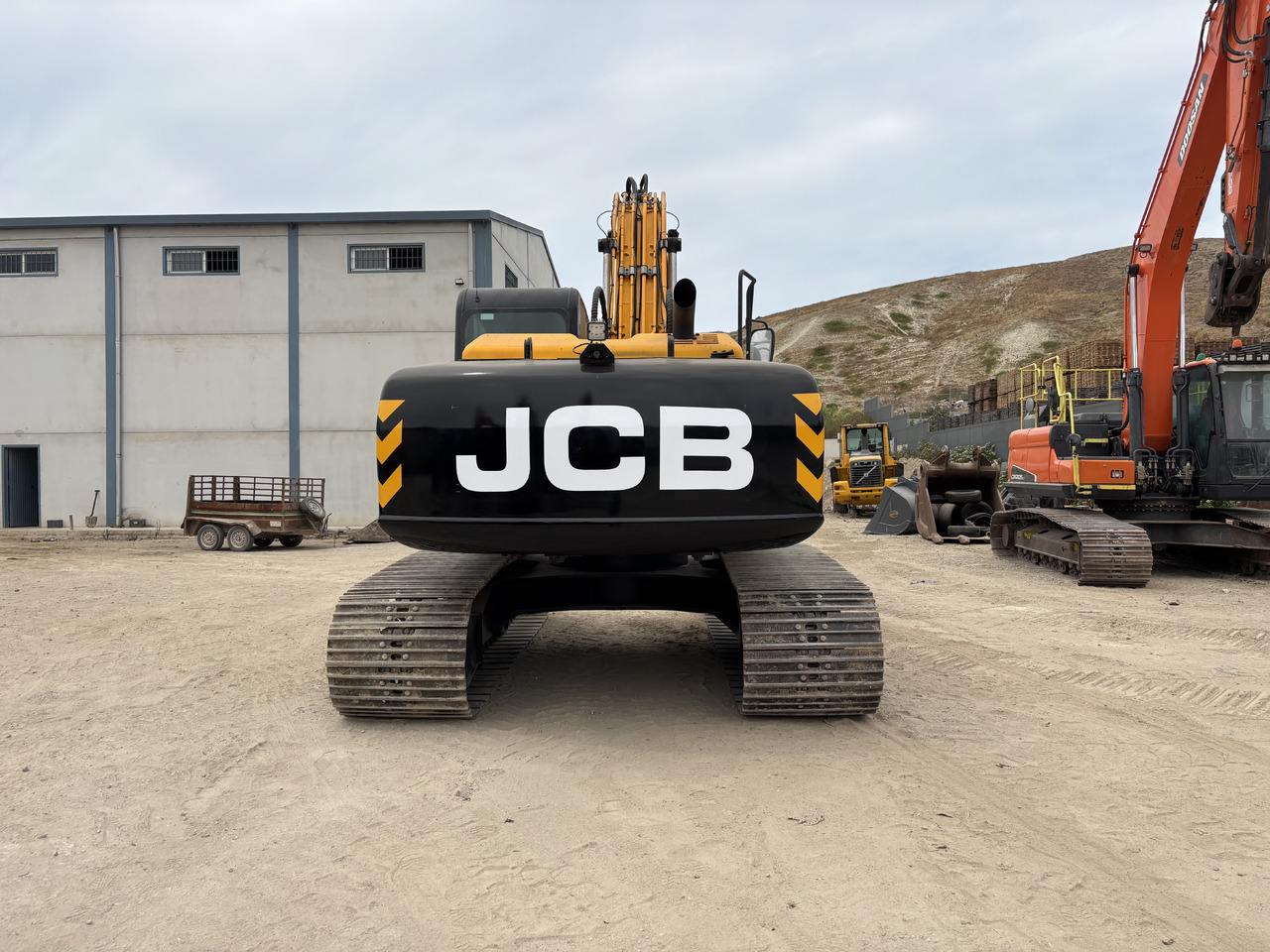 JCB JS220LC - حفار زحاف: صورة 4 JCB JS220LC - حفار زحاف: صورة 4