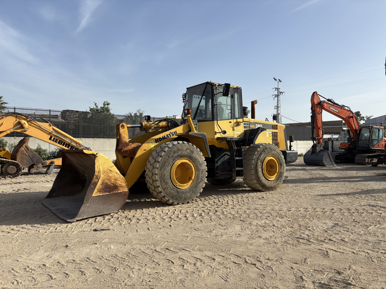 KOMATSU WA380-6 - تركس: صورة 1 KOMATSU WA380-6 - تركس: صورة 1