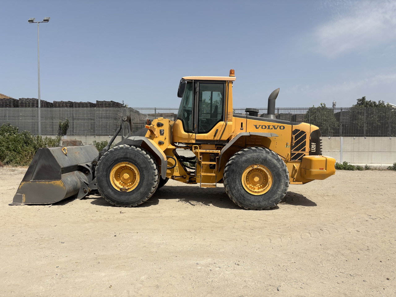 VOLVO L120F - آلات البناء: صورة 2 VOLVO L120F - آلات البناء: صورة 2