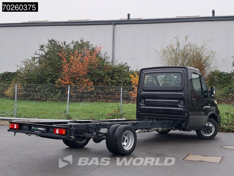 Iveco Daily 35C21 Neu! 3.0L 2025-Modell Automatik 210PS Radstand 410 Fahrgestell Doppelbereifung LED ACC Klima Euro6 Chassis A/C - شاحنة التوصيل: صورة 5 Iveco Daily 35C21 Neu! 3.0L 2025-Modell Automatik 210PS Radstand 410 Fahrgestell Doppelbereifung LED ACC Klima Euro6 Chassis A/C - شاحنة التوصيل: صورة 5