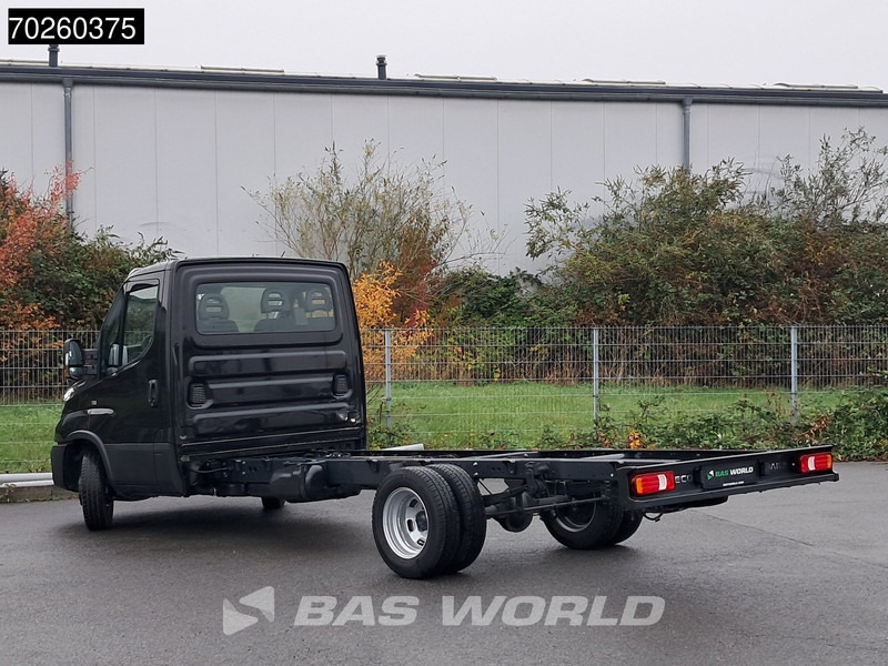 Iveco Daily 35C21 Neu! 3.0L 2025-Modell Automatik 210PS Radstand 410 Fahrgestell Doppelbereifung LED ACC Klima Euro6 Chassis A/C - شاحنة التوصيل: صورة 2 Iveco Daily 35C21 Neu! 3.0L 2025-Modell Automatik 210PS Radstand 410 Fahrgestell Doppelbereifung LED ACC Klima Euro6 Chassis A/C - شاحنة التوصيل: صورة 2