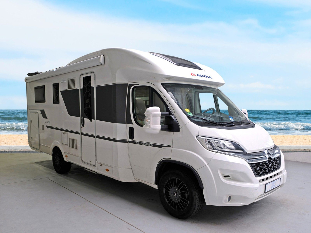 موتر هوم شبه متكامل Adria Coral S 670 SL Axess/1.Hand/Einzelbetten/2xKlima: صورة 1