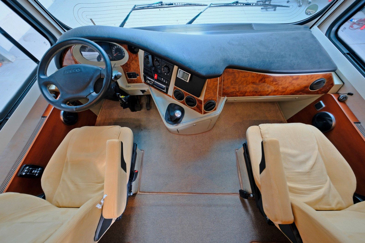Concorde Carver I 692 H/Automatik/Festbett+Hubbett/Solar - موتر هوم متكامل: صورة 5 Concorde Carver I 692 H/Automatik/Festbett+Hubbett/Solar - موتر هوم متكامل: صورة 5