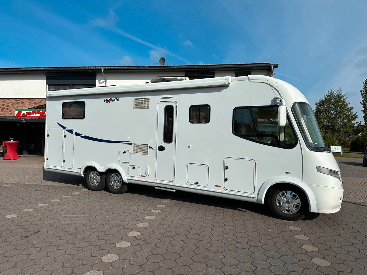 Frankia I 840 QD/Festbett+Hubbett/Garage /PREISGARANTIE - موتر هوم متكامل: صورة 3 Frankia I 840 QD/Festbett+Hubbett/Garage /PREISGARANTIE - موتر هوم متكامل: صورة 3